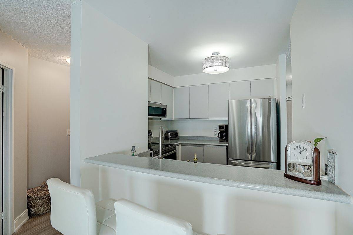 Barrie, ON L4M 6H9,140 Dunlop ST E #903