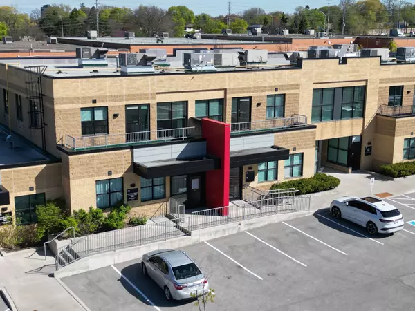 2155 Dunwin DR #Dr 31-32, Mississauga, ON L5L 4M1
