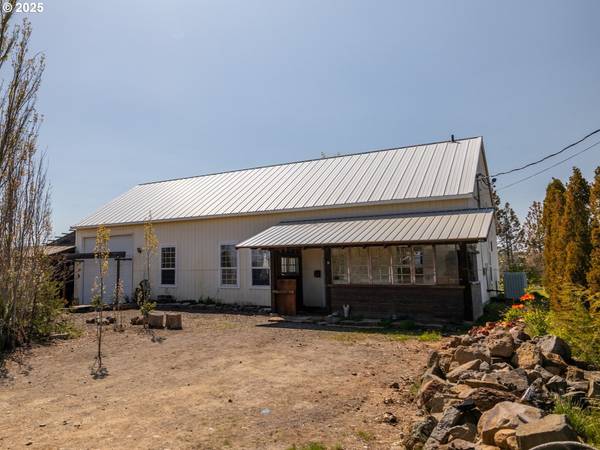 920 RANDALL RD, Centerville, WA 98613