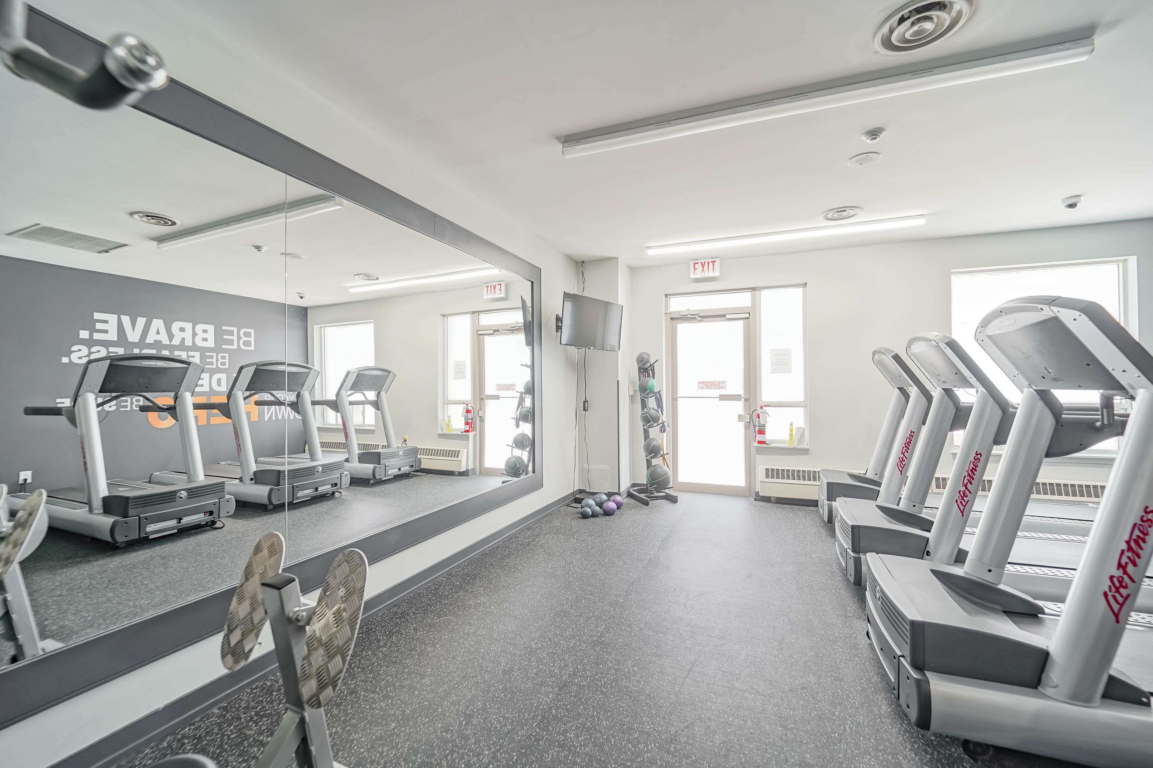 Toronto C14, ON M2N 6T5,18 Hillcrest AVE #801