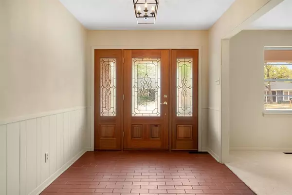 Mineral Wells, TX 76067,804 NW 11th Street