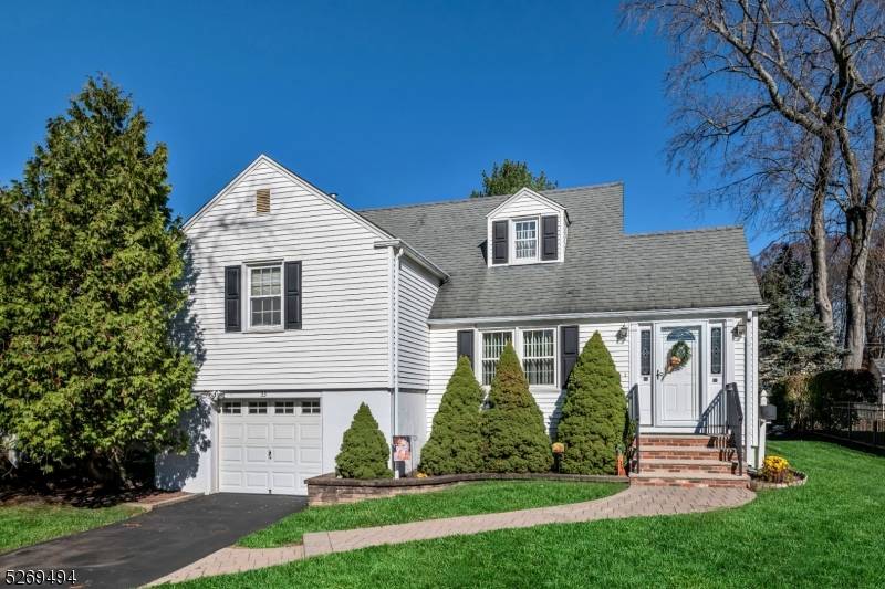 Florham Park Boro, NJ 07932,33 Elmwood Rd