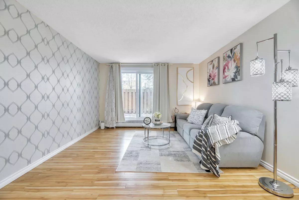 Calgary, AB T3C 3T9,550 Westwood DR SW #113