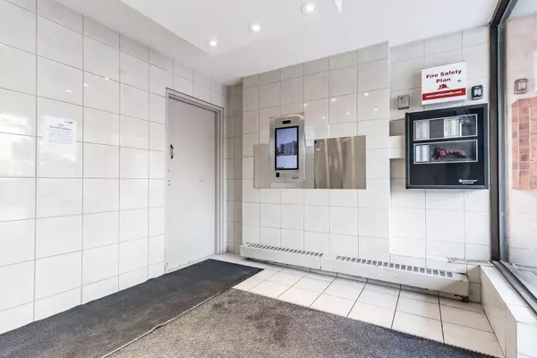 Brampton, ON L6T 3Y1,21 Knightsbridge RD #602