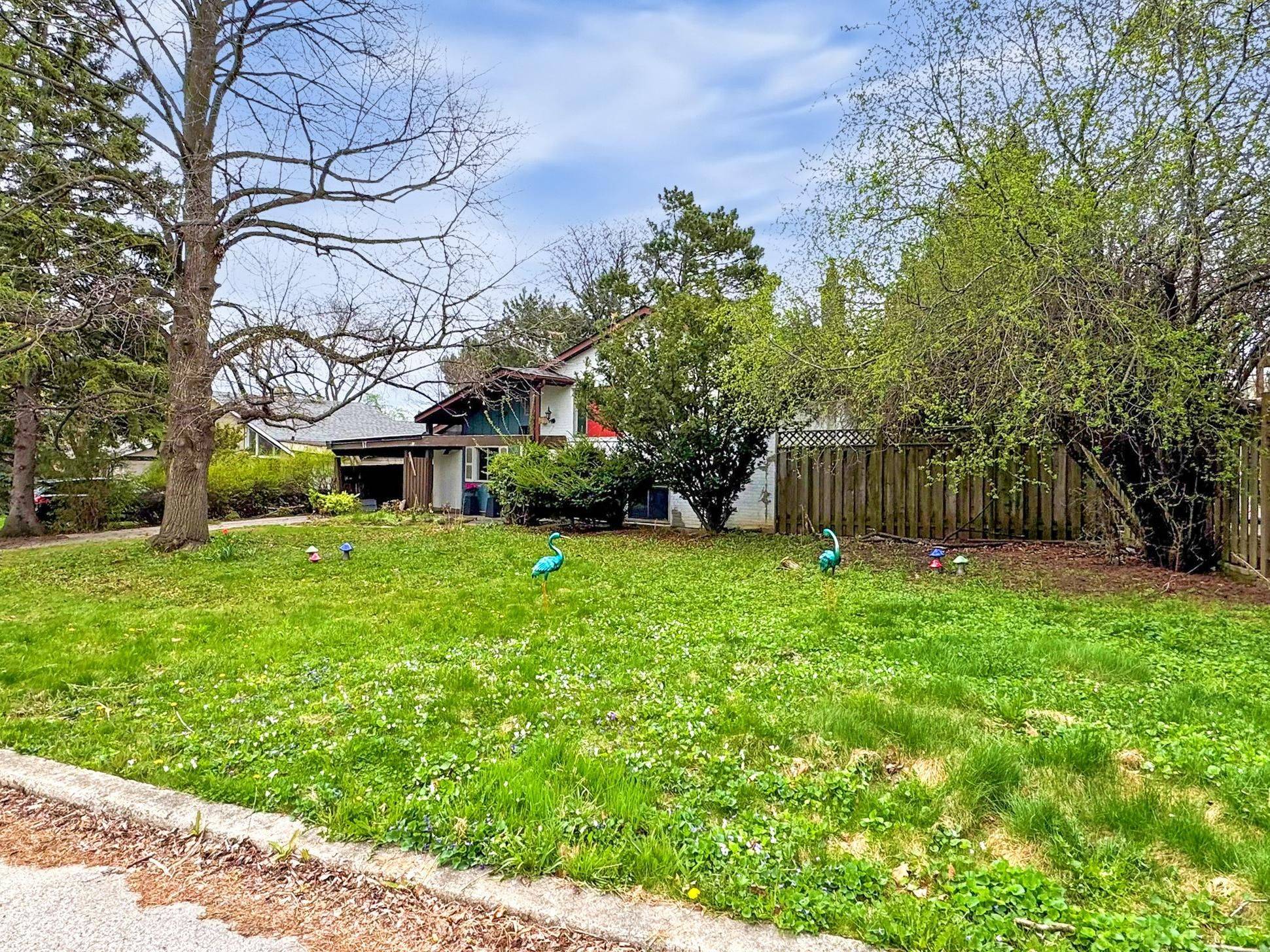 Toronto C13, ON M3B 1K6,17 Chatfield DR