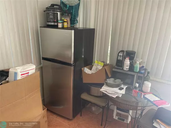 Dania Beach, FL 33004,36 SW 14th St #5