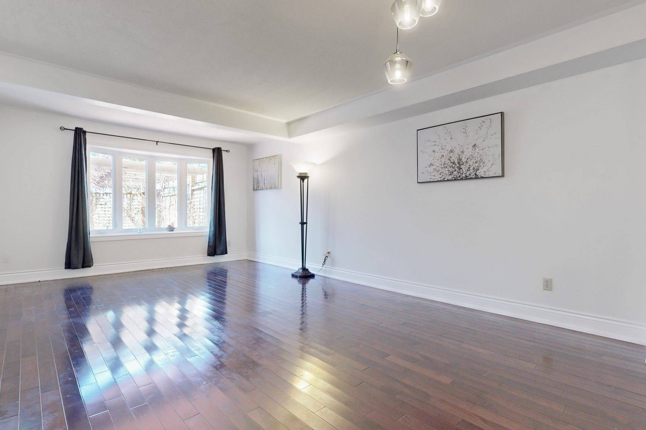 Mississauga, ON L5N 5P5,7160 Harding CRES