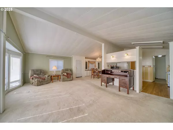 Scappoose, OR 97056,51587 SE Oak Grove DR