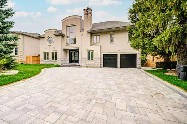 72 Lord Seaton RD, Toronto C12, ON M2P 1K5