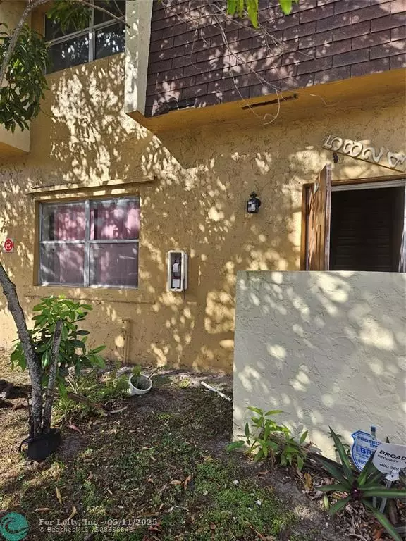 Fort Lauderdale, FL 33313,5824 Blueberry Ct #58-11