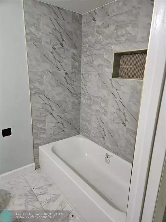 Fort Lauderdale, FL 33313,5824 Blueberry Ct #58-11