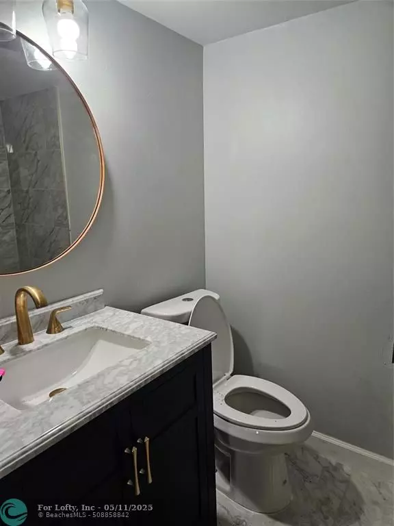 Fort Lauderdale, FL 33313,5824 Blueberry Ct #58-11