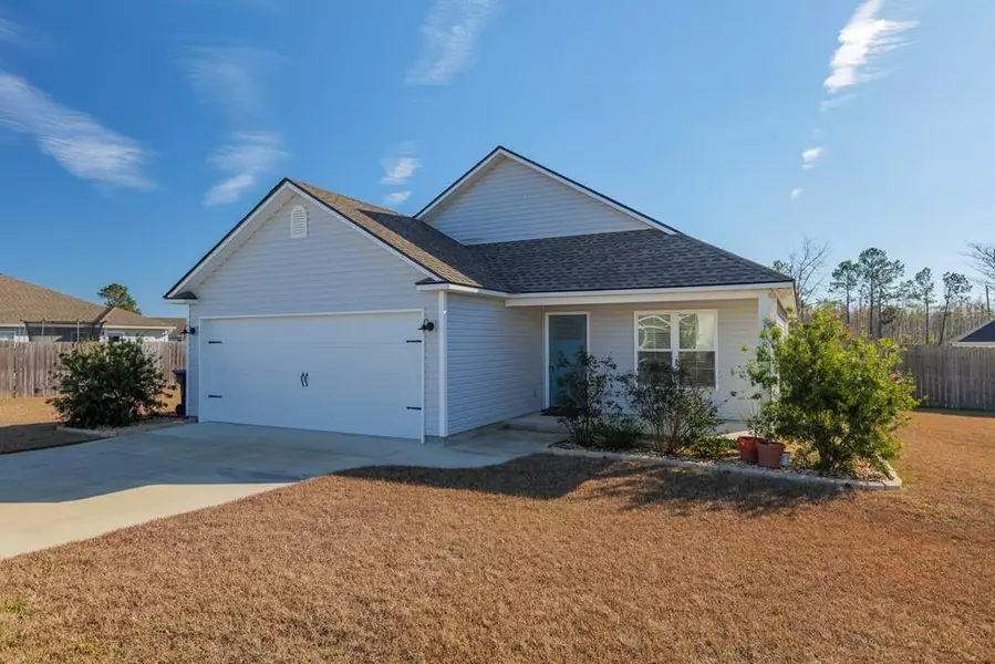 198 Sycamore St, Ray City, GA 31645
