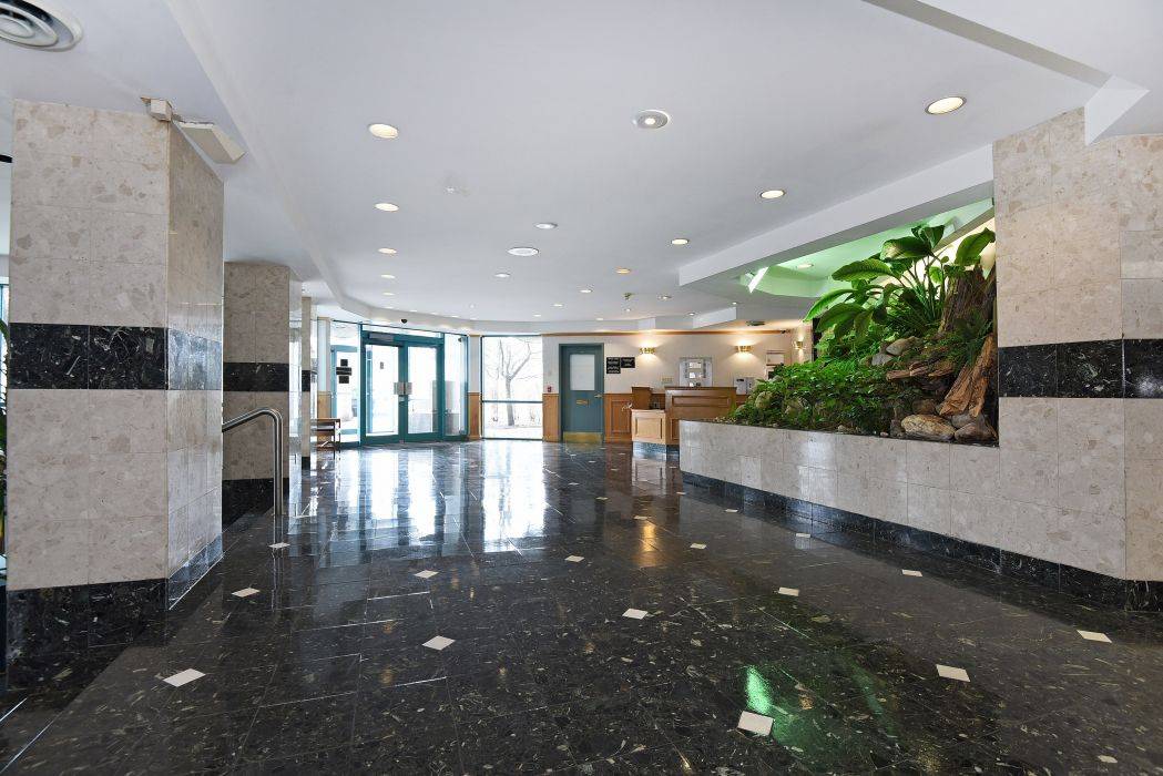 Britannia Heights - Queensway Terrace N And Area, ON K2B 8S5,1025 Grenon AVE #907
