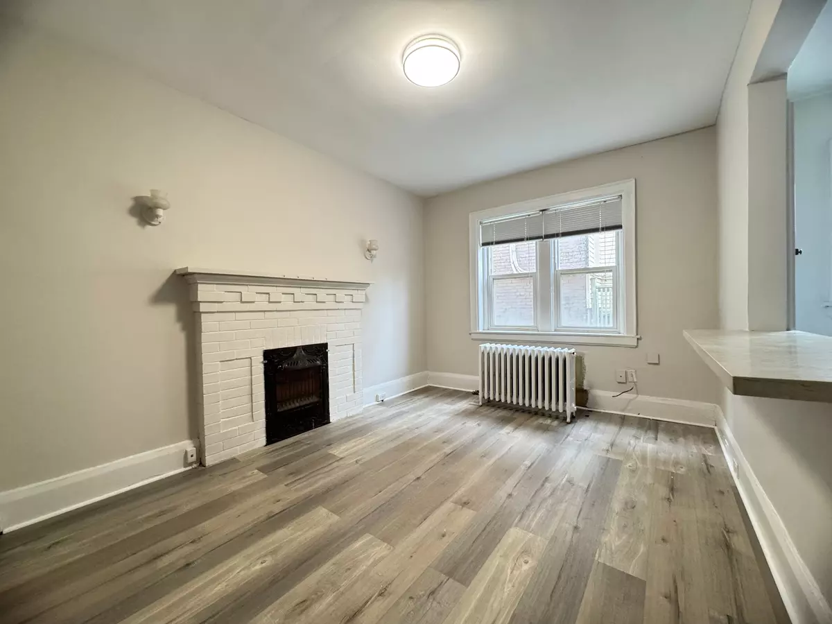 Toronto E03, ON M4K 2R1,846 Broadview AVE #3