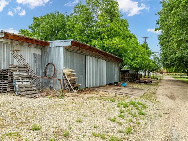 Valley Mills, TX 76689,202 2nd Street