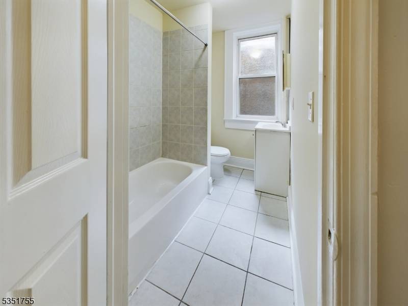 East Orange City, NJ 07017,415 Dodd St #9