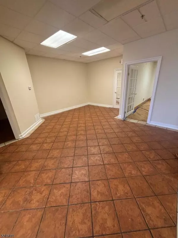 210 Trumbull St, Elizabeth City, NJ 07206