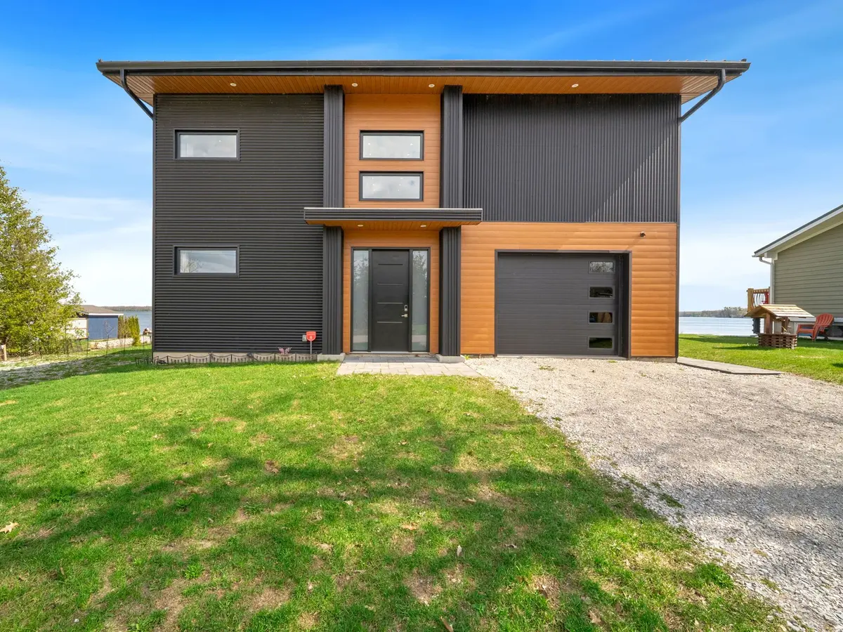 1925 Woods Bay RD, Severn, ON L3V 6H3