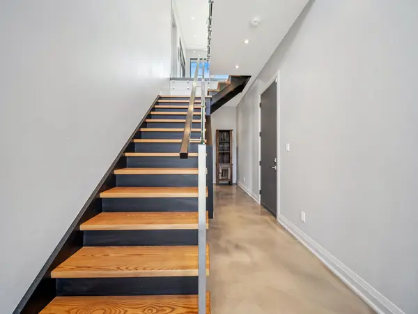 1925 Woods Bay RD, Severn, ON L3V 6H3