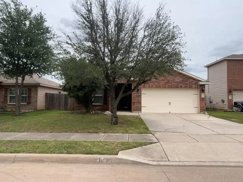 10009 Iron Ridge Drive, Fort Worth, TX 76140