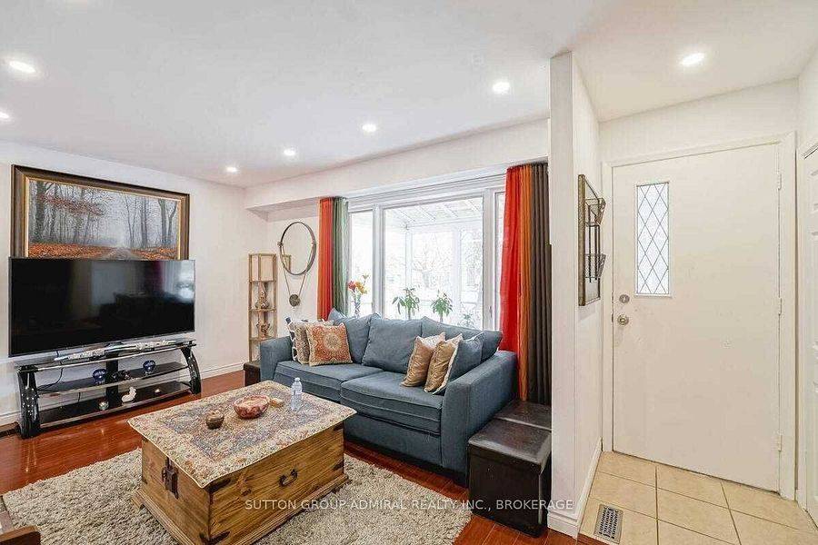 Richmond Hill, ON L4C 3L3,333 Neal DR