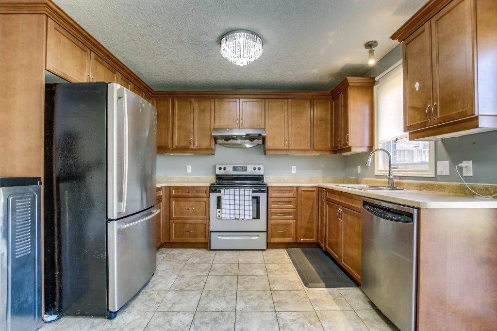 London East, ON N5Y 6L6,1678 BLACKMAPLE CRES