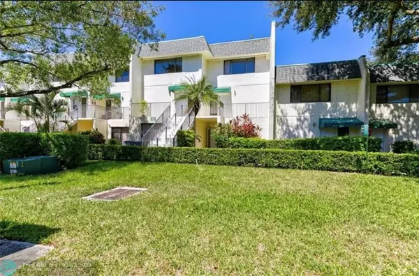 Deerfield Beach, FL 33442,65 Deer Creek Road #H211