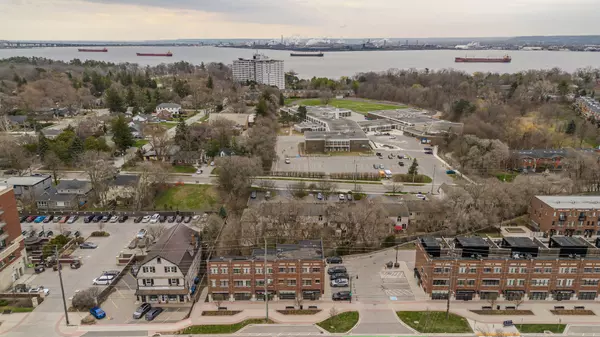 Burlington, ON L7T 0B6,70 Plains RD W #51
