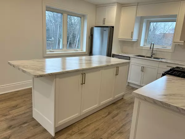 Mississauga, ON L5J 1J4,1661 Lakeshore RD W #2
