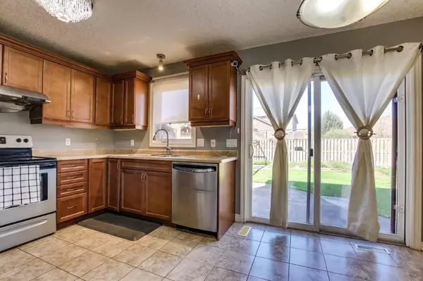 London East, ON N5Y 6L6,1678 BLACKMAPLE CRES