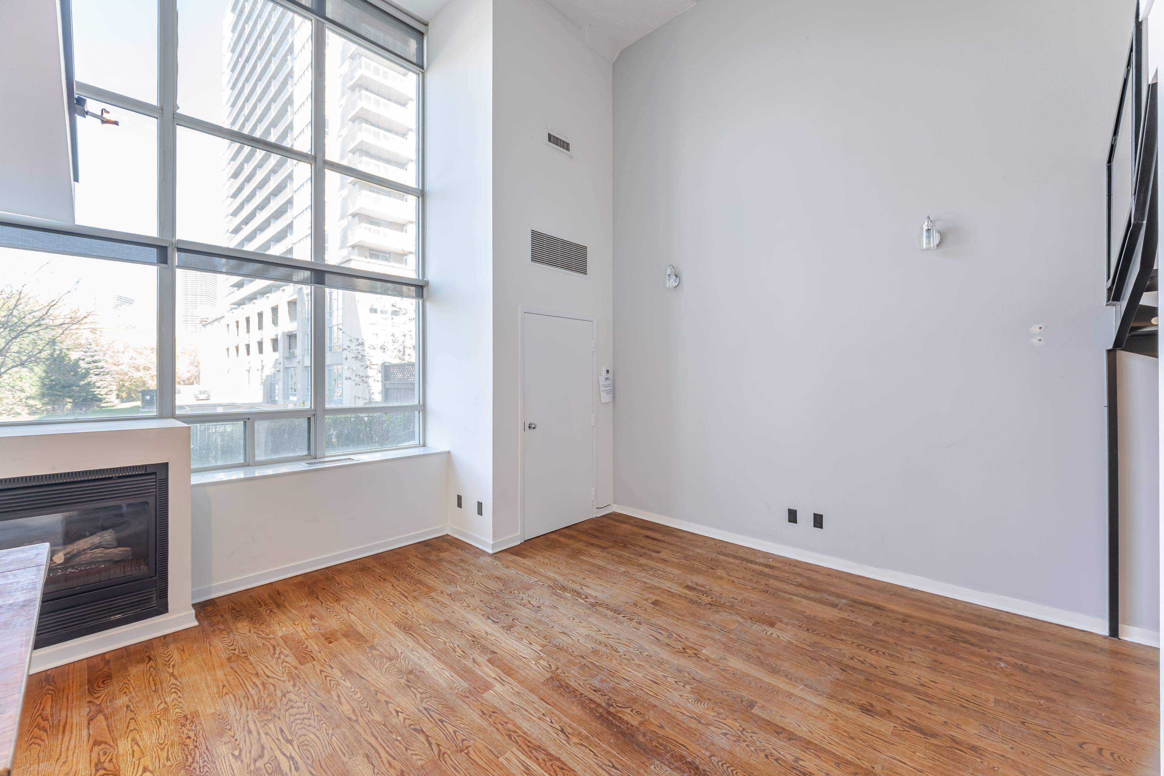 Toronto W06, ON M8Y 4G6,300 Manitoba ST #102