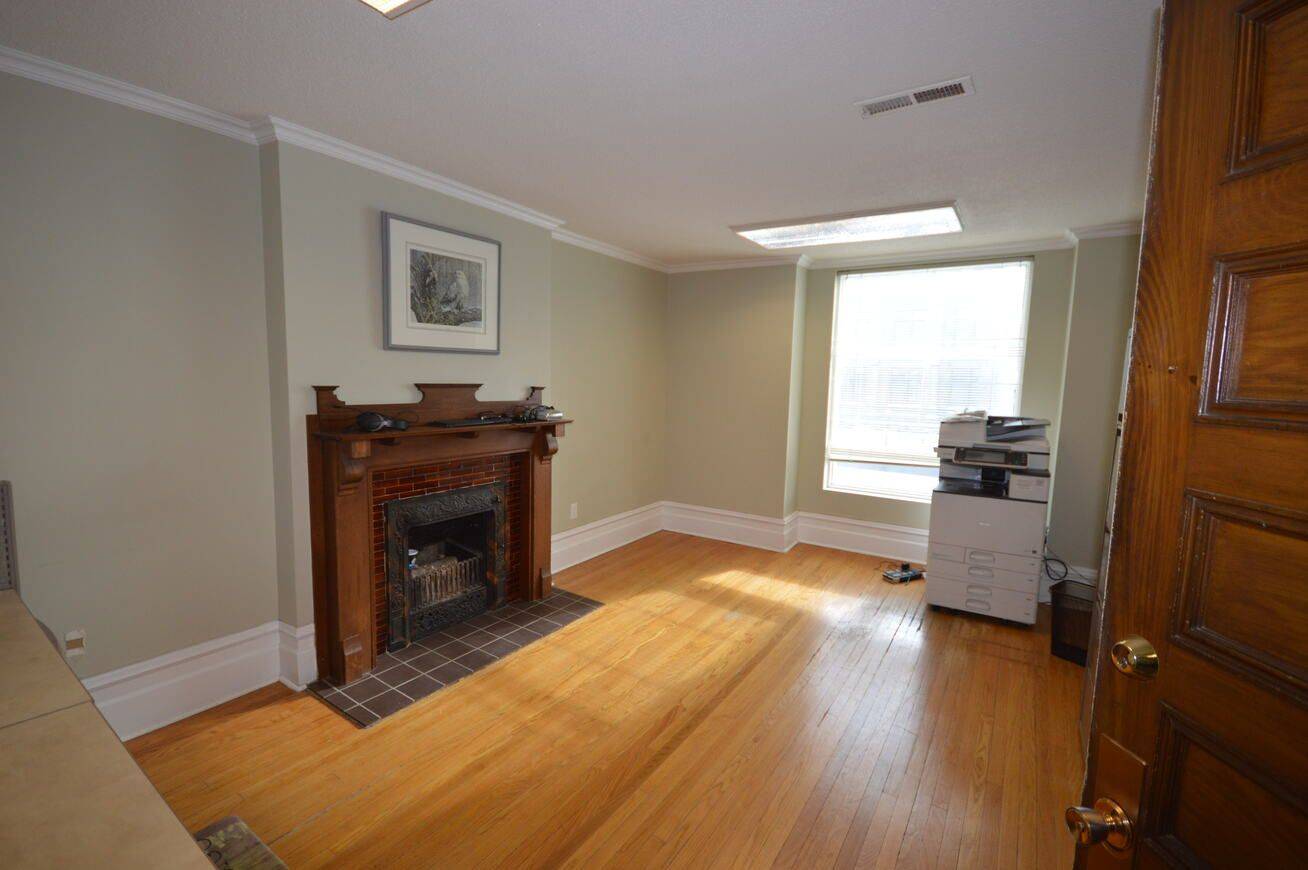 Ottawa Centre, ON K2P 1A1,249 Mcleod ST