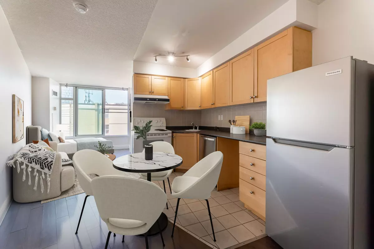 Toronto C01, ON M5V 2Y7,650 Queens Quay W #1121