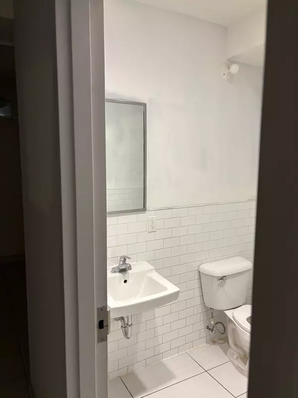 Toronto C10, ON M4P 2H6,2507 Yonge ST