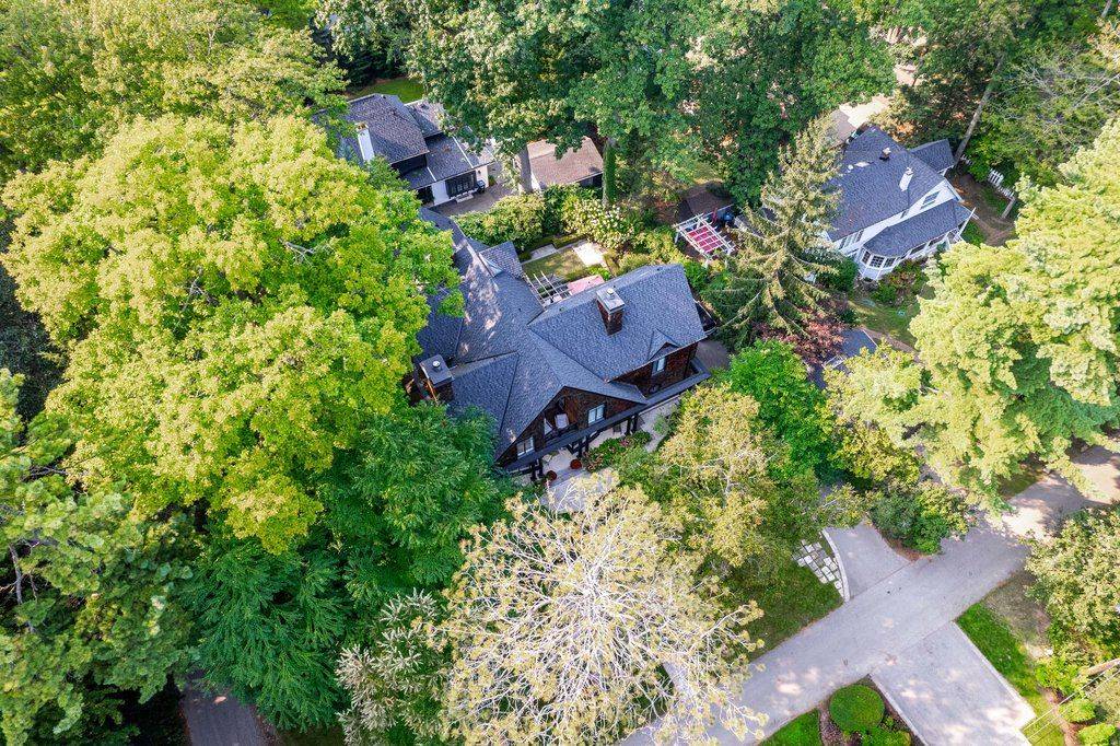 Mississauga, ON L5H 2Y3,905 Sangster AVE