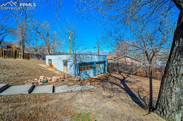 102 W Brookside ST, Colorado Springs, CO 80905