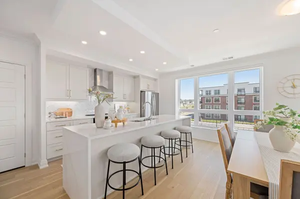 1975 Fountain Grass DR #304, London South, ON N6K 0M3