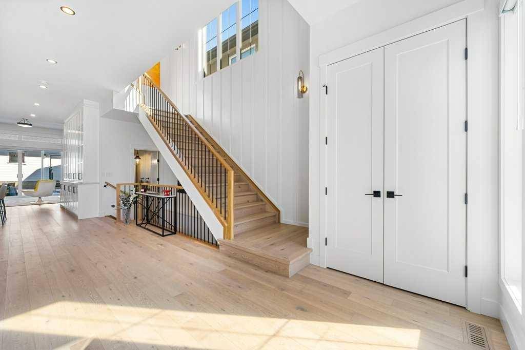 Calgary, AB T2M1K6,924 21 AVE Northwest