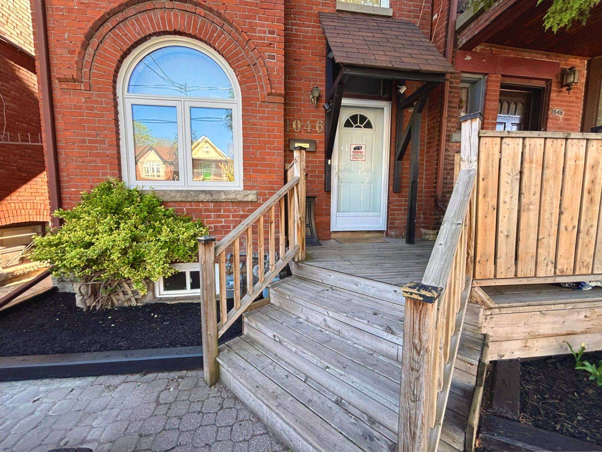 Toronto W02, ON M6H 2X8,1046 Dovercourt RD