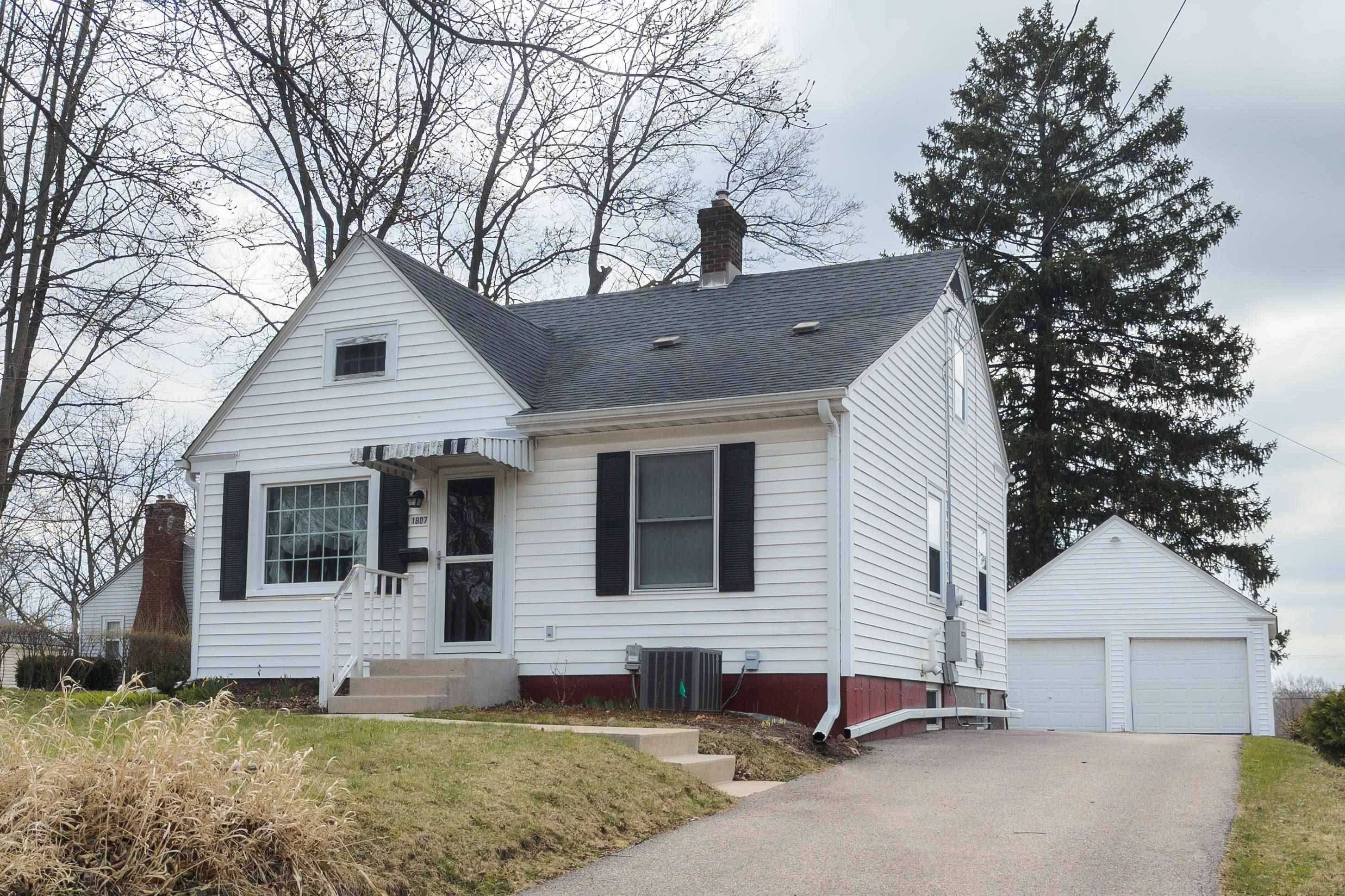 1807 Eastmoreland Avenue, Rockford, IL 61108