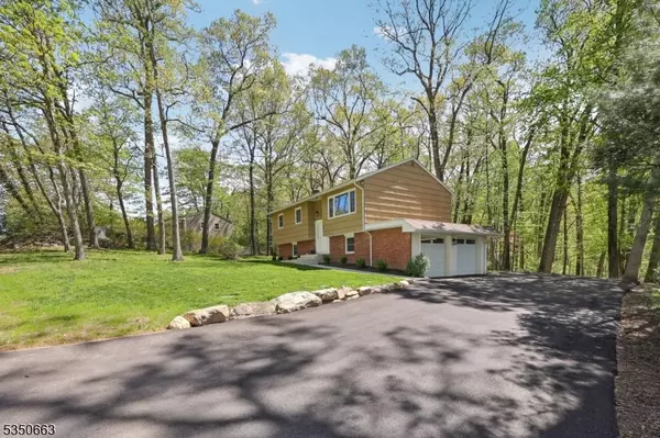 353 Conklintown Rd, Ringwood Boro, NJ 07456