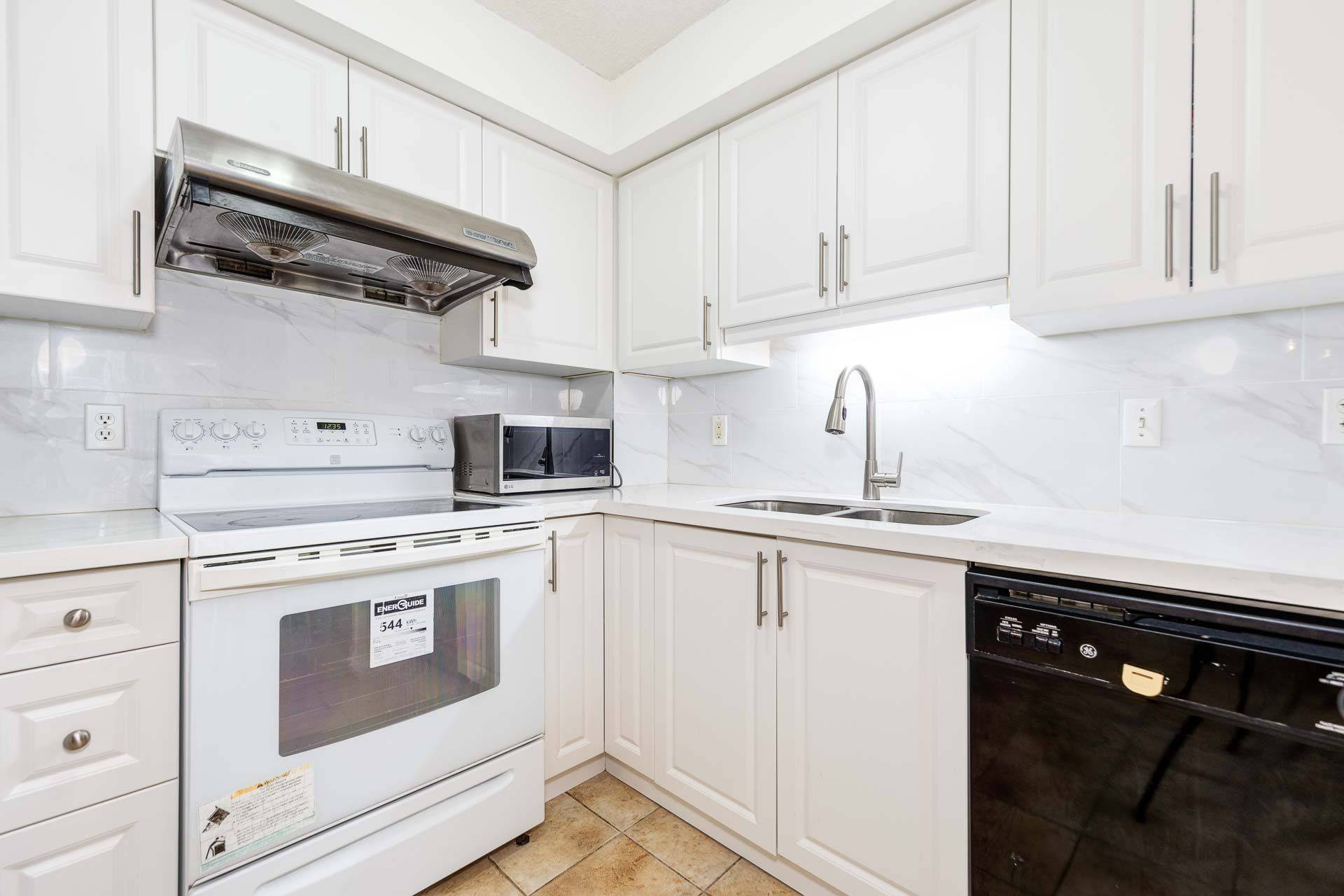 Toronto E07, ON M1S 5W8,5225 Finch AVE E #201