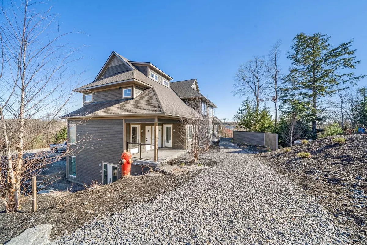Huntsville, ON P1H 0B8,2 Tree Tops LN #301