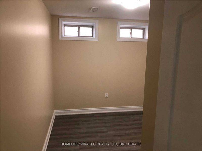 Brampton, ON L7A 5B7,68 Boathouse RD NW