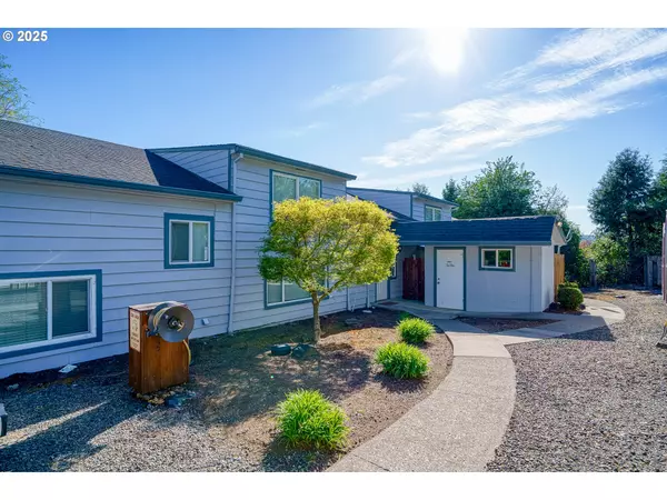 8031 SE ORIENT DR, Gresham, OR 97080