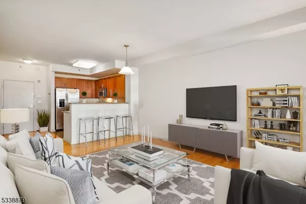 30 Freedomway #101, Jersey City, NJ 07305