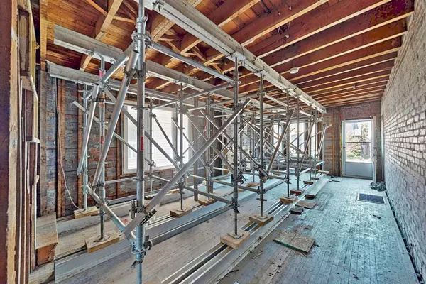 Toronto E01, ON M4K 1B3,207 Victor AVE