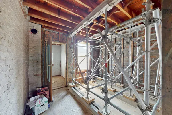 Toronto E01, ON M4K 1B3,207 Victor AVE