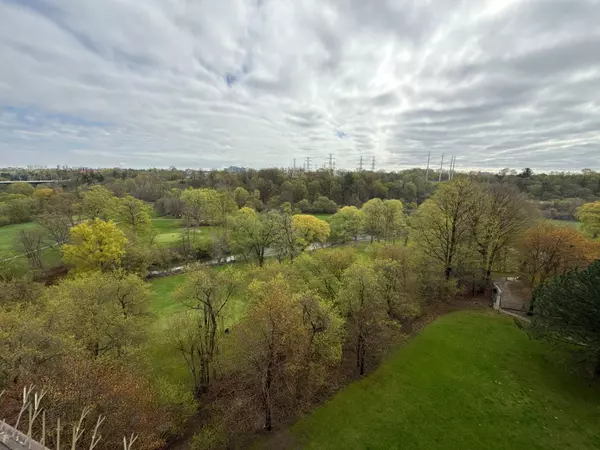 Toronto C11, ON M3C 3A4,20 Edgecliff Golfway #815